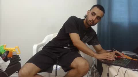 Snapshot of mike_leonrey22 chatting on December 5, 7:43 pm mike_leonrey22 online show from December 5, 7:43 pm