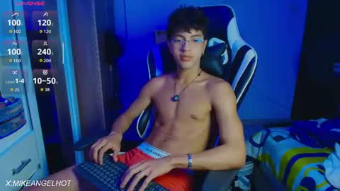 Mike Pineapple online show from June 25, 3:39 am