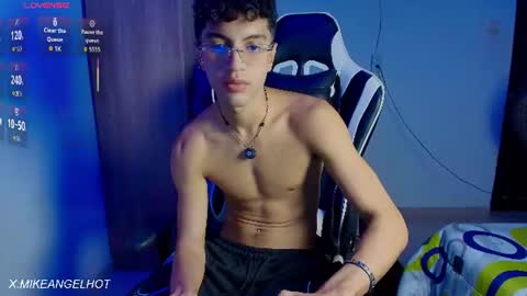 Mike Pineapple online show from July 3, 4:08 am