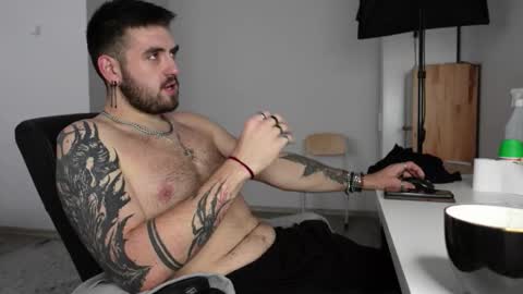 Snapshot of mike_platano chatting on September 13, 12:38 pm MIKE PLATANO online show from September 13, 12:38 pm