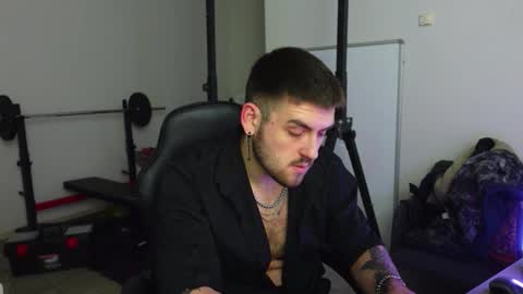 Snapshot of mike_platano chatting on December 16, 10:04 pm MIKE PLATANO online show from December 16, 10:04 pm