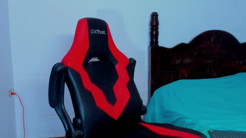 mike_shelby21 online show from December 17, 2:06 am