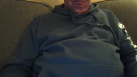 Snapshot of mikeb3200 chatting on April 13, 2:06 am mikeb3200 online show from April 13, 2:06 am