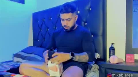 Snapshot of mikeblaree chatting on January 9, 7:04 pm mikeblaree online show from January 9, 7:04 pm