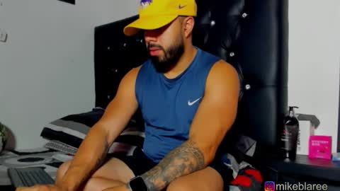 Snapshot of mikeblaree chatting on January 16, 7:29 pm mikeblaree online show from January 16, 7:29 pm