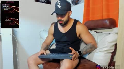 Snapshot of mikeblaree chatting on February 3, 2:53 am mikeblaree online show from February 3, 2:53 am