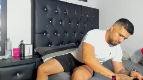 Snapshot of mikeblaree chatting on February 9, 6:45 pm mikeblaree online show from February 9, 6:45 pm