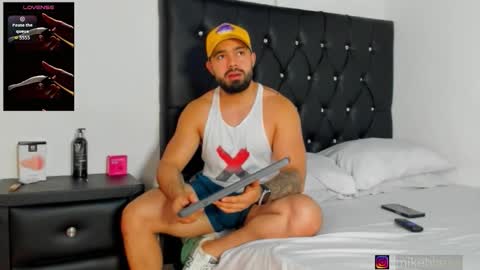 Snapshot of mikeblaree chatting on February 18, 8:49 pm mikeblaree online show from February 18, 8:49 pm