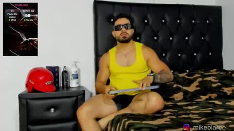 Snapshot of mikeblaree chatting on June 4, 11:33 pm mikeblaree online show from June 4, 11:33 pm