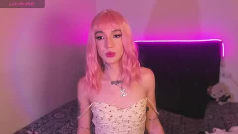 Snapshot of mikee_g chatting on February 17, 1:35 am ZARA BLARE online show from February 17, 1:35 am