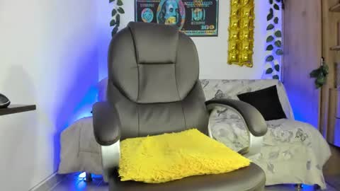 mikee_scooth online show from January 20, 2:32 am