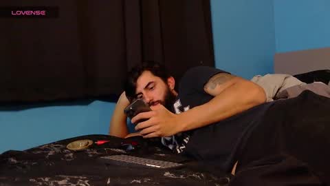 Snapshot of mikehawk1589 chatting on December 16, 7:26 am mikehawk1589 online show from December 16, 7:26 am