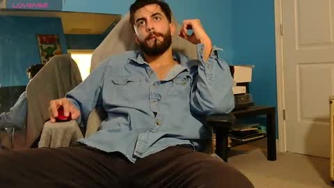 Snapshot of mikehawk1589 chatting on January 4, 9:54 am mikehawk1589 online show from January 4, 9:54 am