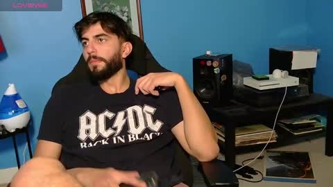 Snapshot of mikehawk1589 chatting on January 13, 4:28 am mikehawk1589 online show from January 13, 4:28 am