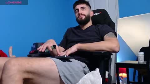 Snapshot of mikehawk1589 chatting on March 7, 10:02 am mikehawk1589 online show from March 7, 10:02 am