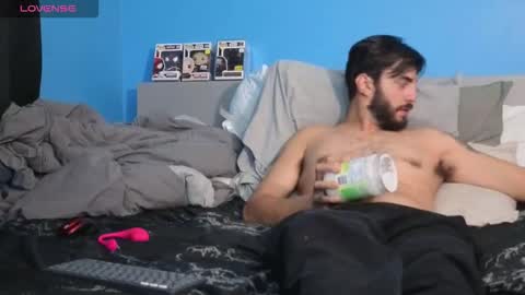 Snapshot of mikehawk1589 chatting on November 3, 2:35 am mikehawk1589 online show from November 3, 2:35 am