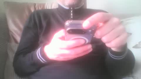 Snapshot of mikehockishuge9 chatting on April 14, 4:35 pm mikehockishuge9 online show from April 14, 4:35 pm