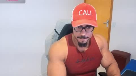 Snapshot of mikehotk chatting on June 19, 9:35 am mikehotk online show from June 19, 9:35 am