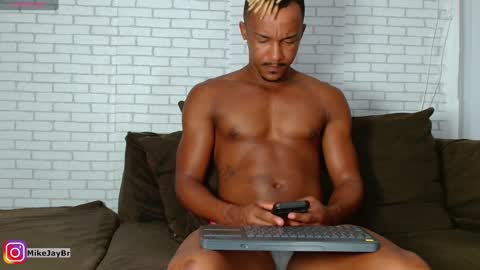 Snapshot of mikejaybr chatting on December 30, 3:35 pm Mike Jay online show from December 30, 3:35 pm