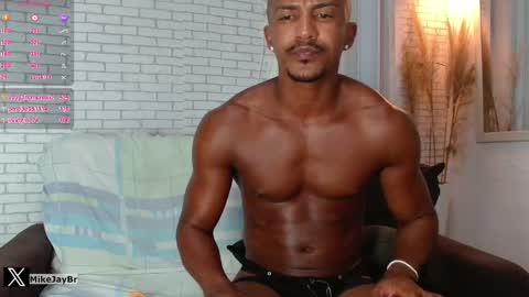 Snapshot of mikejaybr chatting on January 22, 6:52 am Mike Jay online show from January 22, 6:52 am