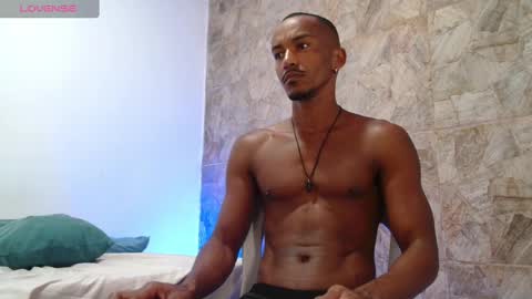 Snapshot of mikejaybr chatting on October 13, 10:26 am Mike Jay online show from October 13, 10:26 am