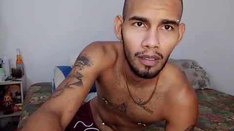 Snapshot of mikeking_leandroking chatting on December 17, 5:52 pm mikeking_leandroking online show from December 17, 5:52 pm