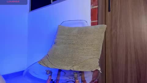 Snapshot of mikesantoss1 chatting on February 11, 1:43 am Mike online show from February 11, 1:43 am