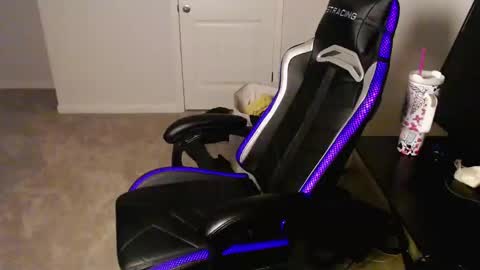 Snapshot of mikey_yy chatting on December 10, 6:54 am Mikey Da Reaper online show from December 10, 6:54 am