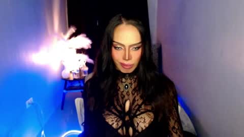 Snapshot of mikeyalawi03 chatting on June 14, 5:26 pm Mistress MikeyAlawi online show from June 14, 5:26 pm
