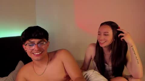 Snapshot of mikeyvioleta chatting on January 28, 9:29 pm VIOLETAMIKE online show from January 28, 9:29 pm