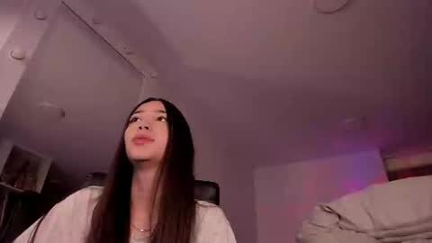 Snapshot of mikeyvioleta chatting on October 17, 1:31 am VIOLETAMIKE online show from October 17, 1:31 am