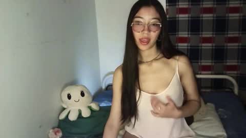 Snapshot of mikhaela_ chatting on October 23, 4:45 am Mikhaela online show from October 23, 4:45 am