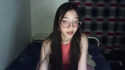 Snapshot of mikhaela_ chatting on November 19, 6:02 am Mikhaela online show from November 19, 6:02 am