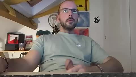 Snapshot of mikmik91 chatting on December 11, 4:20 pm mikmik91 online show from December 11, 4:20 pm