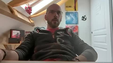 Snapshot of mikmik91 chatting on December 19, 10:13 am mikmik91 online show from December 19, 10:13 am