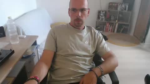 Snapshot of mikmik91 chatting on September 9, 1:54 pm mikmik91 online show from September 9, 1:54 pm