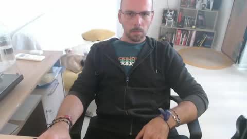 Snapshot of mikmik91 chatting on September 15, 10:15 am mikmik91 online show from September 15, 10:15 am