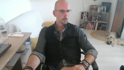 Snapshot of mikmik91 chatting on September 16, 3:35 pm mikmik91 online show from September 16, 3:35 pm