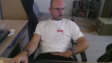 Snapshot of mikmik91 chatting on October 20, 2:17 pm mikmik91 online show from October 20, 2:17 pm