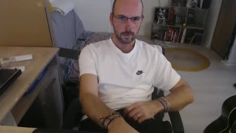 Snapshot of mikmik91 chatting on November 7, 3:01 pm mikmik91 online show from November 7, 3:01 pm