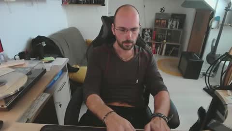 Snapshot of mikmik91 chatting on May 7, 10:42 am mikmik91 online show from May 7, 10:42 am