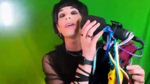 Snapshot of mikylezra chatting on September 14, 11:09 am mikylezra online show from September 14, 11:09 am