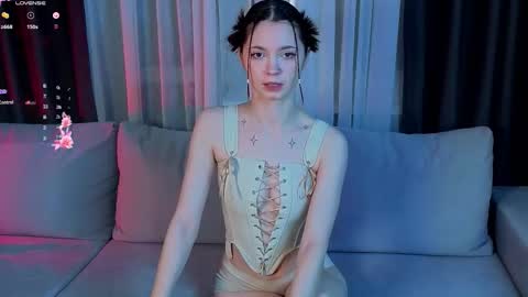 Snapshot of mil_kiss chatting on December 16, 5:51 pm Milkiss online show from December 16, 5:51 pm