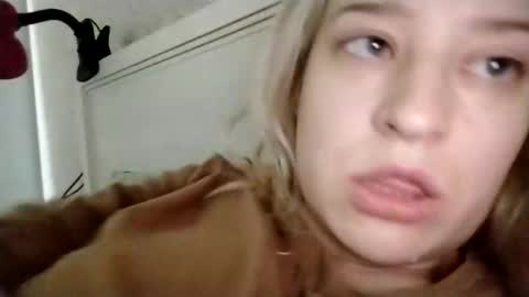 Snapshot of mila_420 chatting on May 17, 7:39 am Mila 420 online show from May 17, 7:39 am