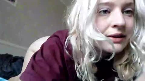 Snapshot of mila_420 chatting on May 26, 7:15 am Mila 420 online show from May 26, 7:15 am
