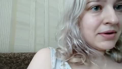 Snapshot of mila_420 chatting on June 16, 5:21 am Mila 420 online show from June 16, 5:21 am