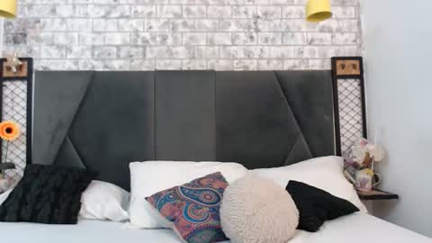 mila_adamss online show from December 18, 10:32 am