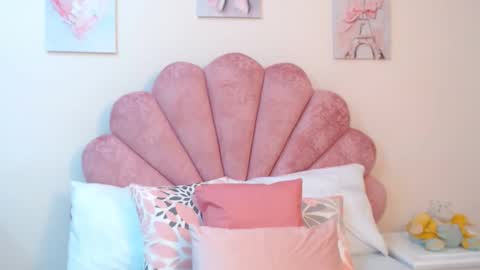 mila_adamss online show from April 23, 11:20 am