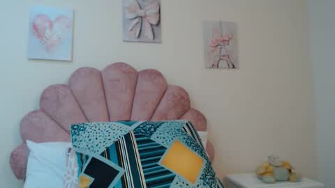 mila_adamss online show from May 10, 10:31 am