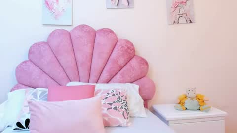 mila_adamss online show from June 18, 10:52 am